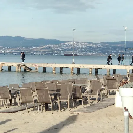 Next To The Sea Apartment *